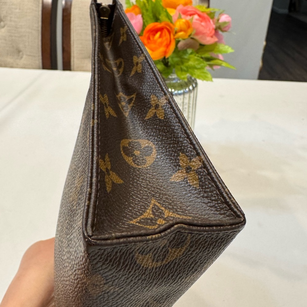 Authentic Louis Vuitton Toilettery pouch - Picture 5 of 16